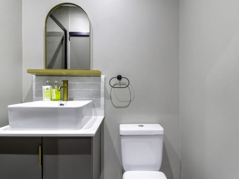 Stylish 1-Bedroom Apartment in Iconic BlackBrick 2, Sandton - Photo 5