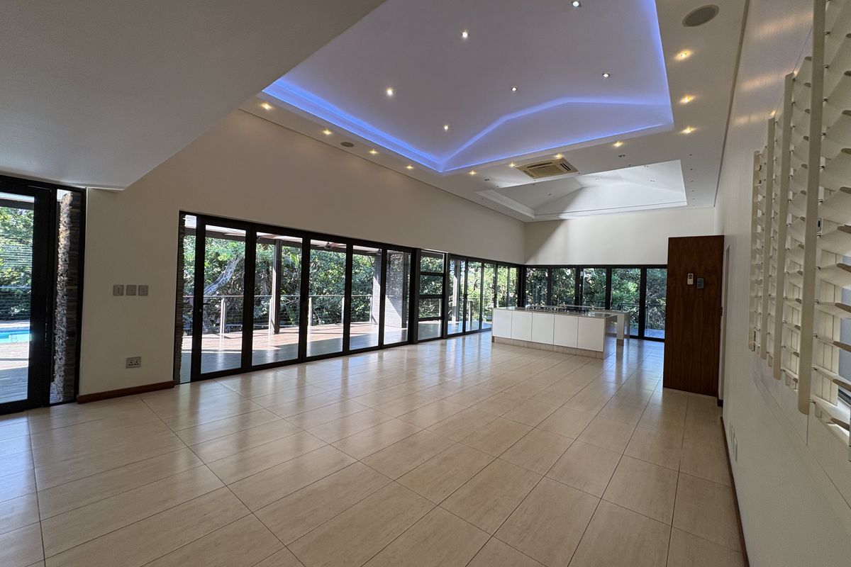 LUXURY ESTATE LIVING. - Photo 3