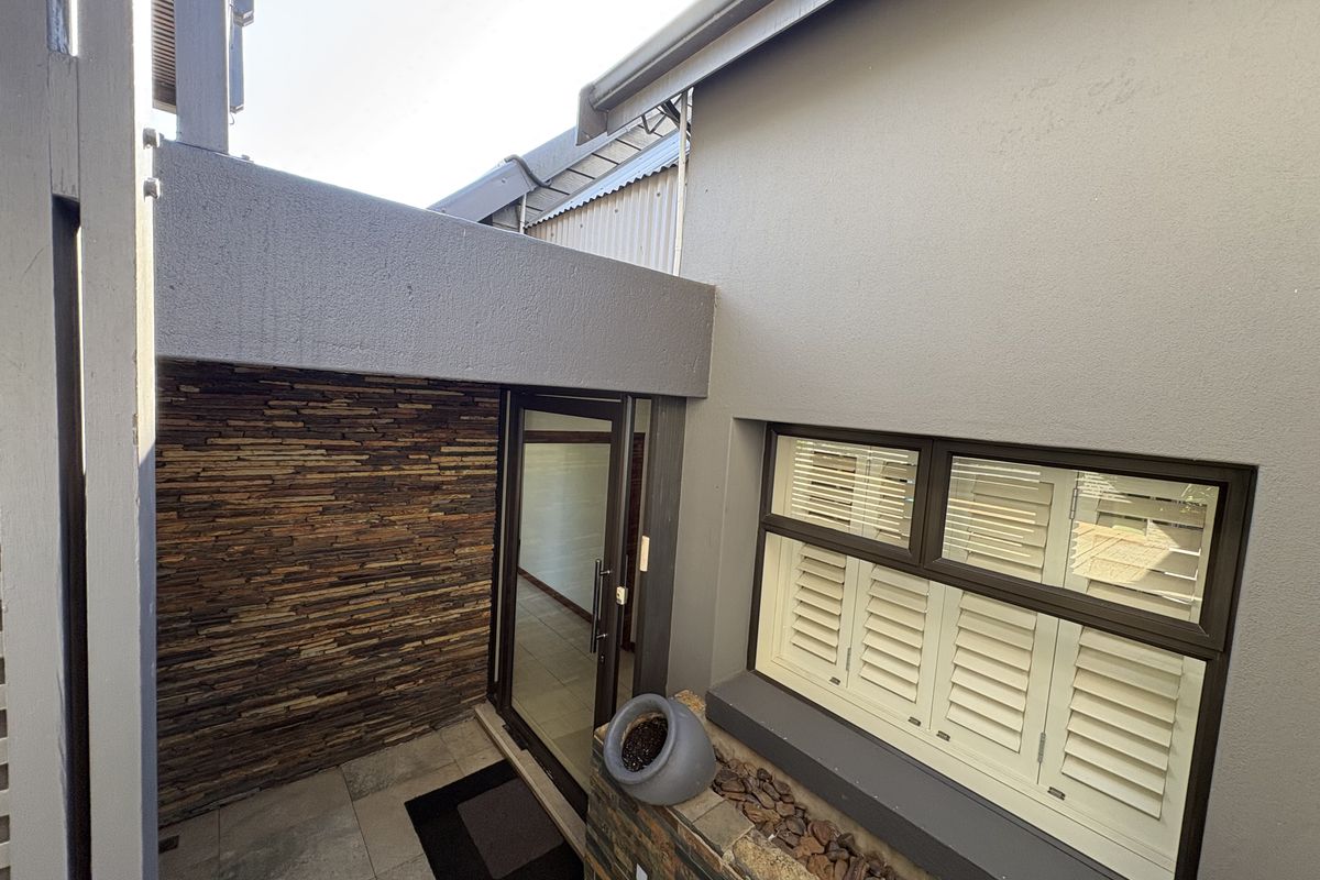 LUXURY ESTATE LIVING. - Photo 2