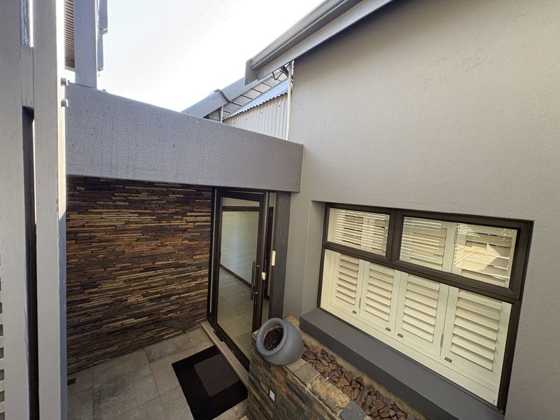 LUXURY ESTATE LIVING. - Photo 2