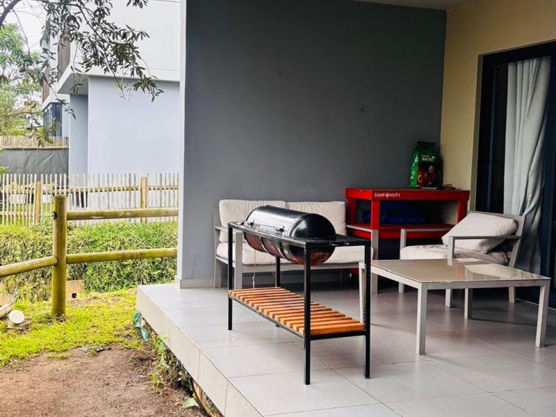 Beautiful 3-Bedroom Townhouse in Palm Lakes Estate - Photo 5