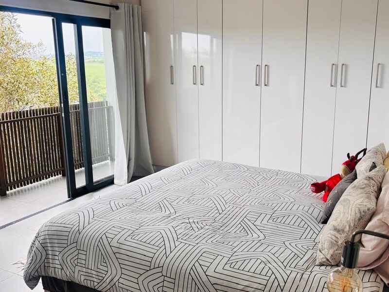 Beautiful 3-Bedroom Townhouse in Palm Lakes Estate - Photo 10