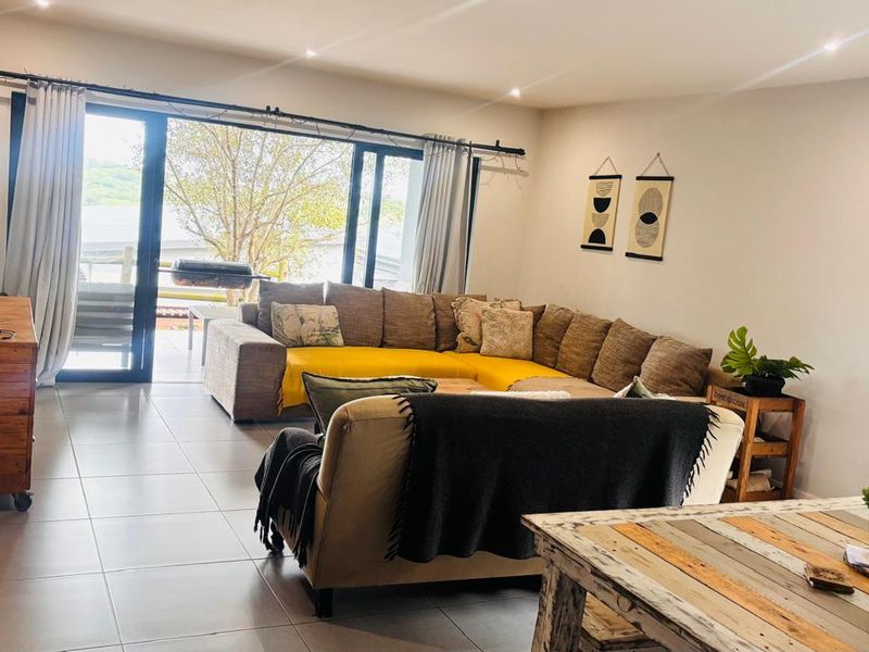 Beautiful 3-Bedroom Townhouse in Palm Lakes Estate - Photo 4