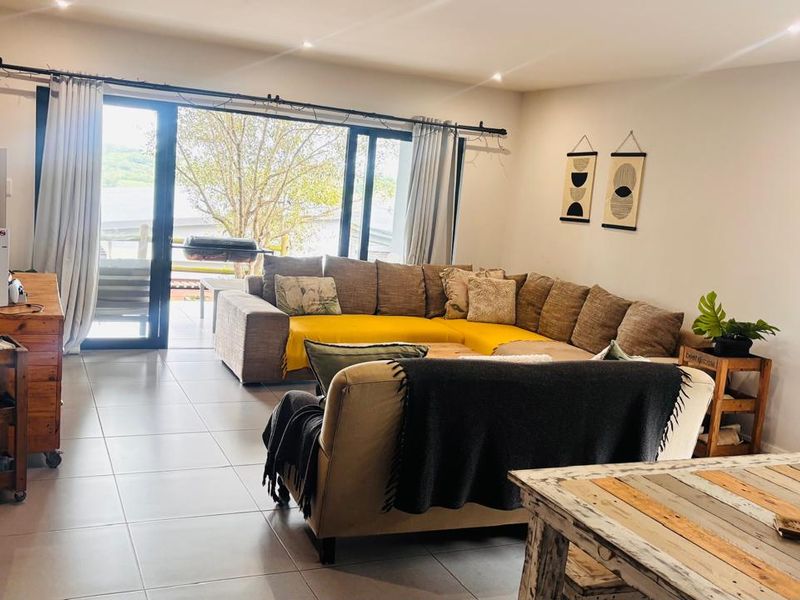 Beautiful 3-Bedroom Townhouse in Palm Lakes Estate - Photo 8