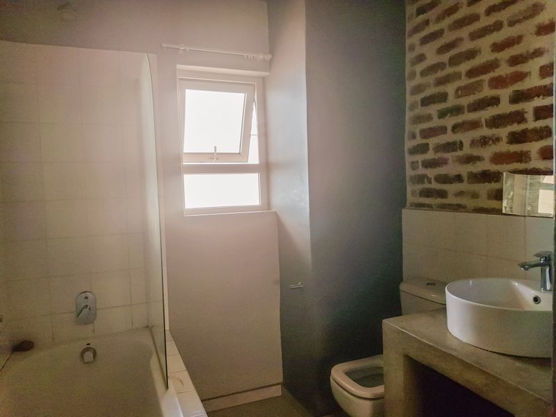 This modern one-bedroom apartment - Photo 9