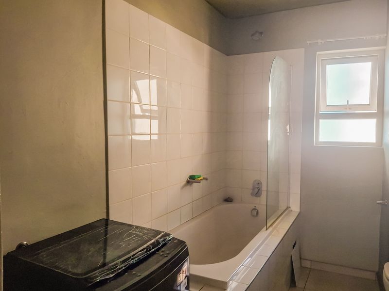 This modern one-bedroom apartment - Photo 8