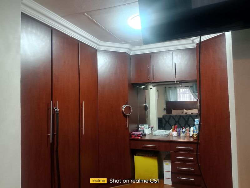 3 Bedroom House with flatlet for sale in van Dyk Park - Photo 6