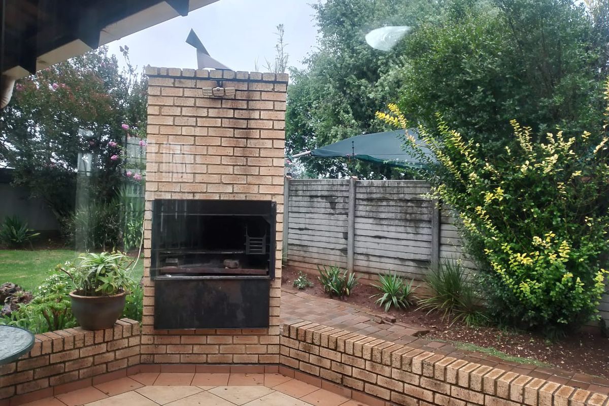 3 Bedroom House with flatlet for sale in van Dyk Park - Photo 4