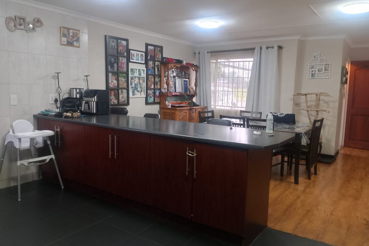 3 Bedroom House with flatlet for sale in van Dyk Park - Photo 3