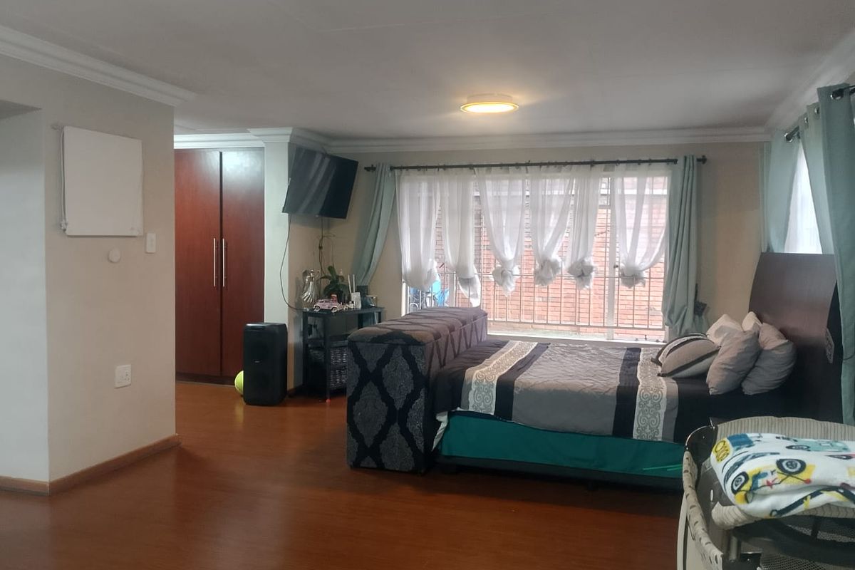 3 Bedroom House with flatlet for sale in van Dyk Park - Photo 5