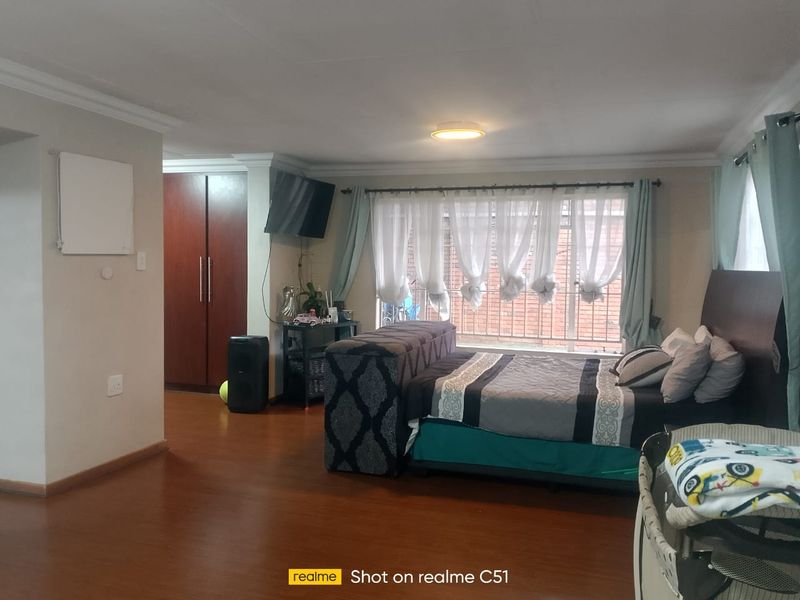 3 Bedroom House with flatlet for sale in van Dyk Park - Photo 5