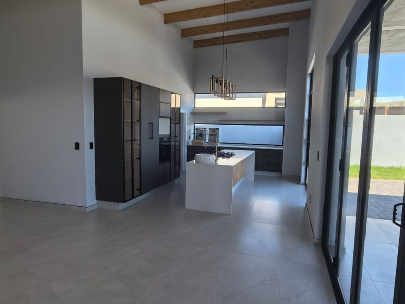 Exquisite Luxury Home in Prestigious Schoongezight! - Photo 5