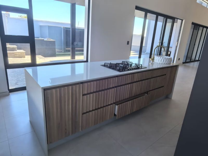 Exquisite Luxury Home in Prestigious Schoongezight! - Photo 8