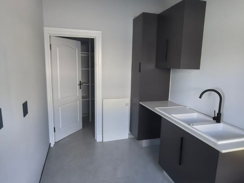 Exquisite Luxury Home in Prestigious Schoongezight! - Photo 6