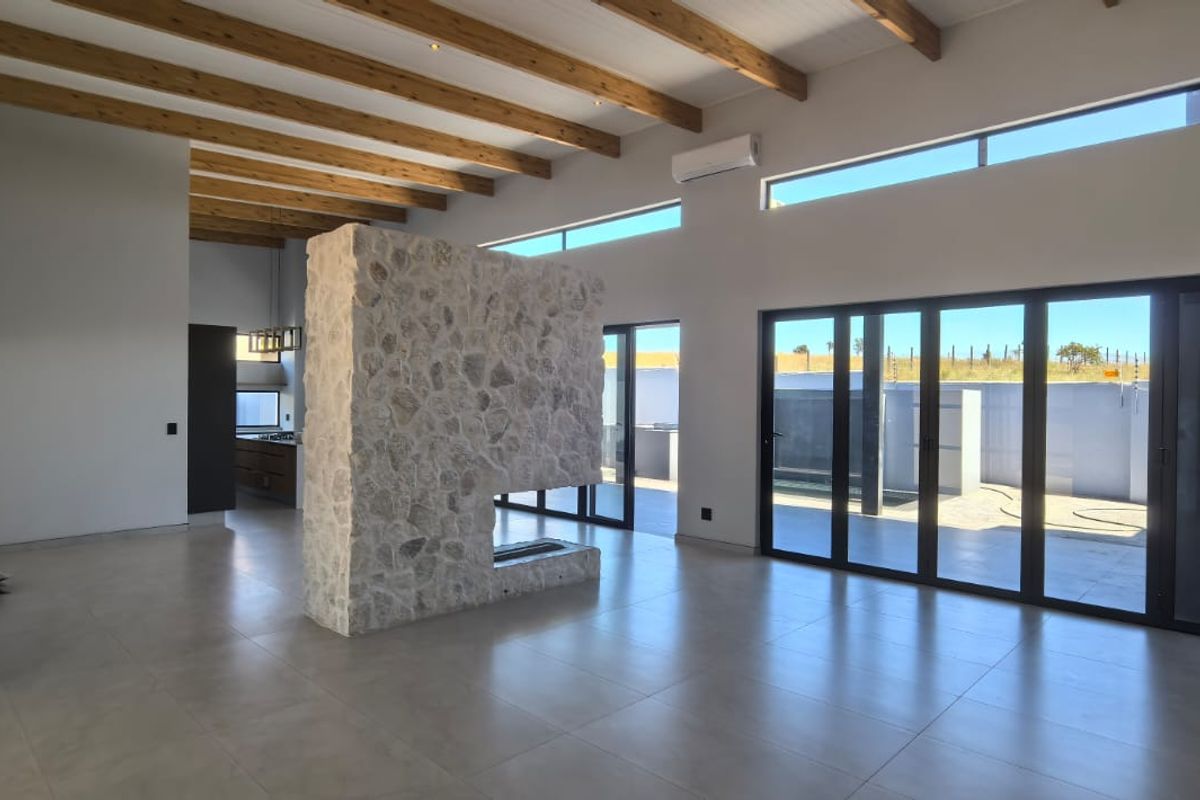 Exquisite Luxury Home in Prestigious Schoongezight! - Photo 3