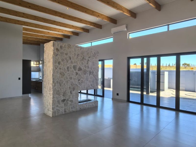 Exquisite Luxury Home in Prestigious Schoongezight! - Photo 3