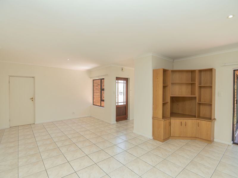 Spacious Face brick Home in Sought-After Complex – Walmer Heights - Photo 8