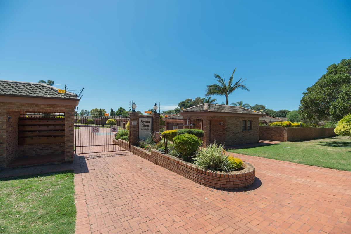 Spacious Face brick Home in Sought-After Complex – Walmer Heights - Photo 2