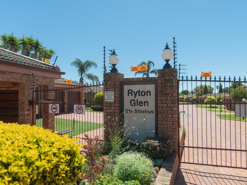 Spacious Face brick Home in Sought-After Complex – Walmer Heights - Photo 3