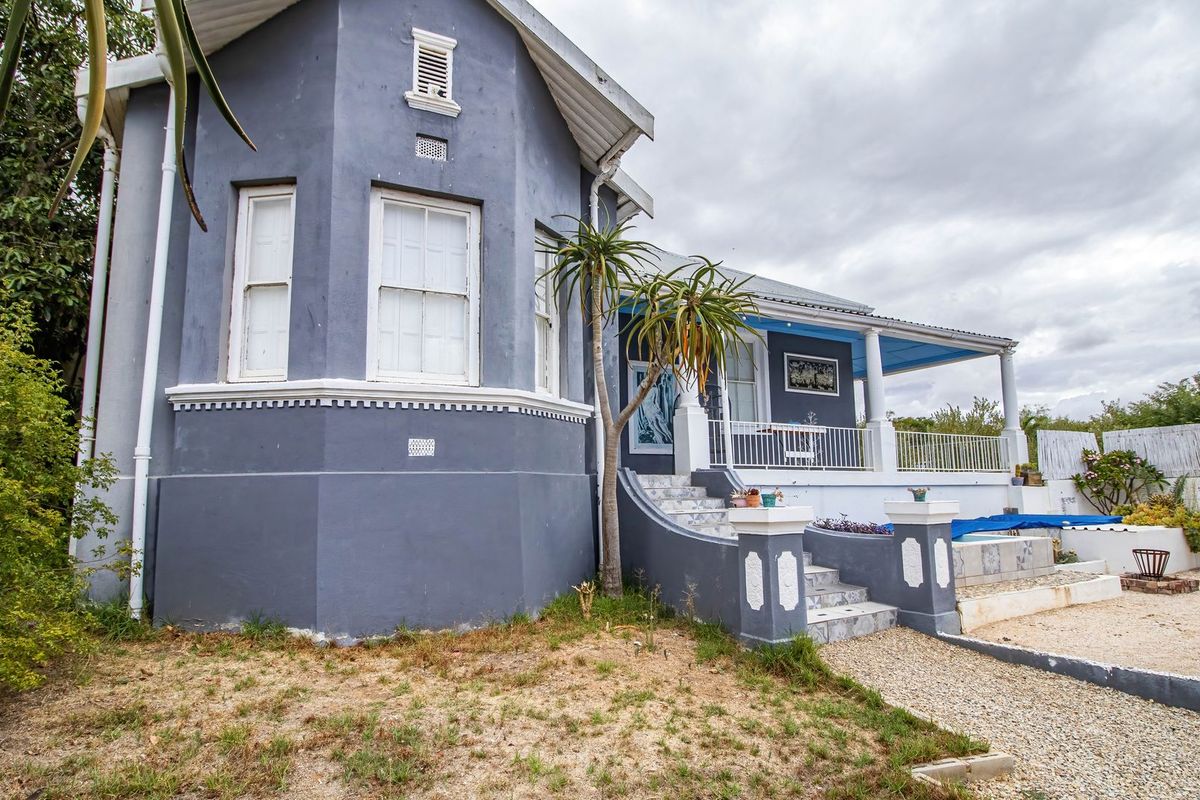 Charming Victorian-Style Home with Cottage, Borehole & Excellent Security - Photo 4