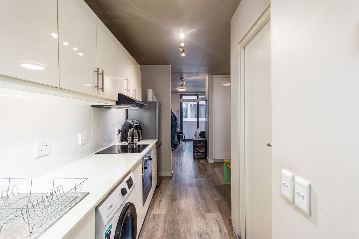 STUDIO APARTMENT INVESTORS PARADISE - Photo 2