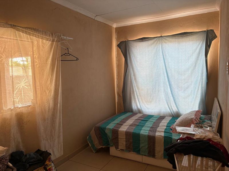 2 bed House in Soshanguve - Photo 10