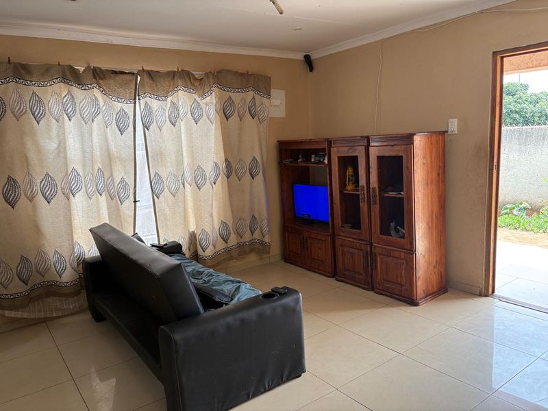 2 bed House in Soshanguve - Photo 8