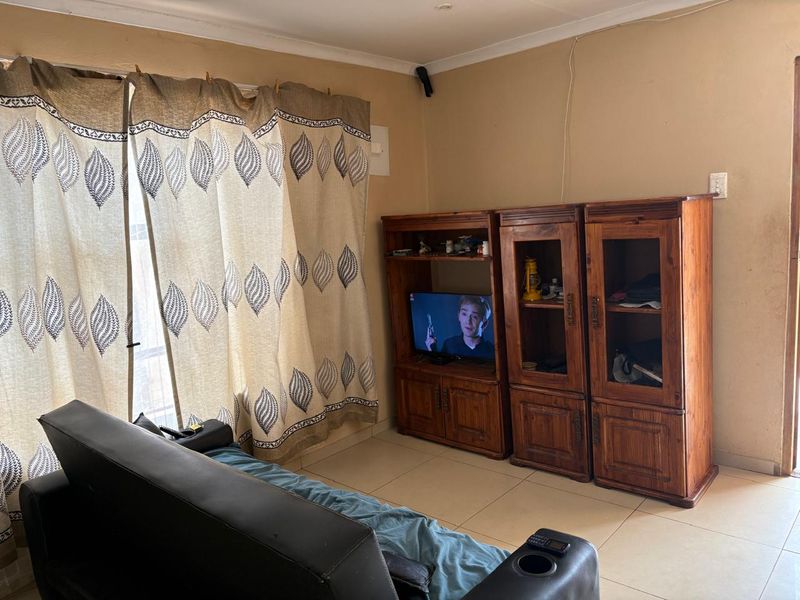 2 bed House in Soshanguve - Photo 7