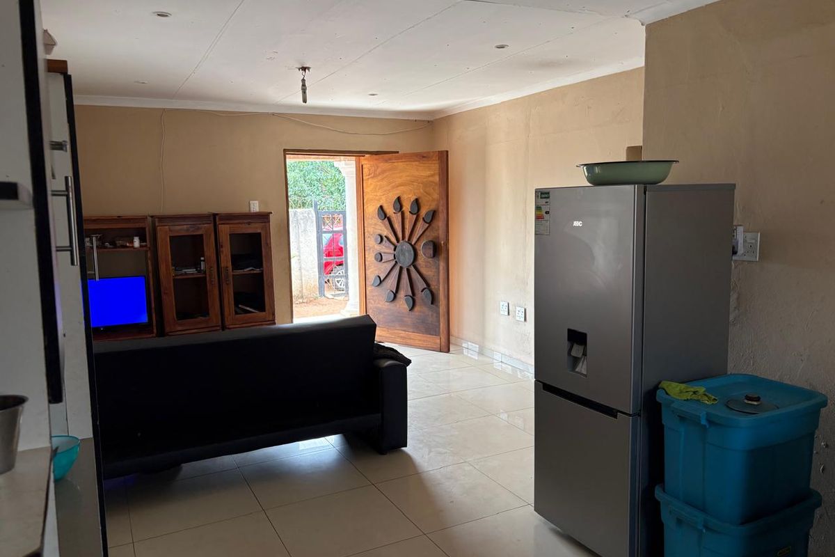 2 bed House in Soshanguve - Photo 5