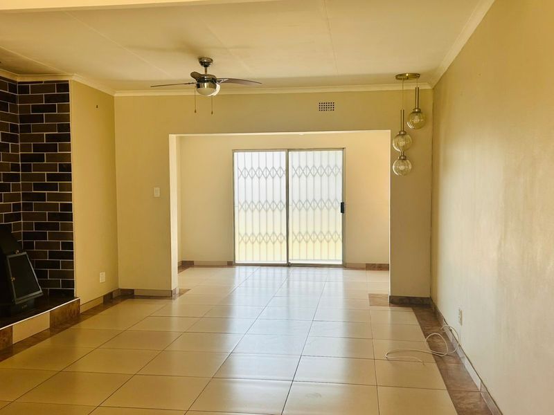 3 Bedroom House to Rent @ Birch Acres - Photo 3