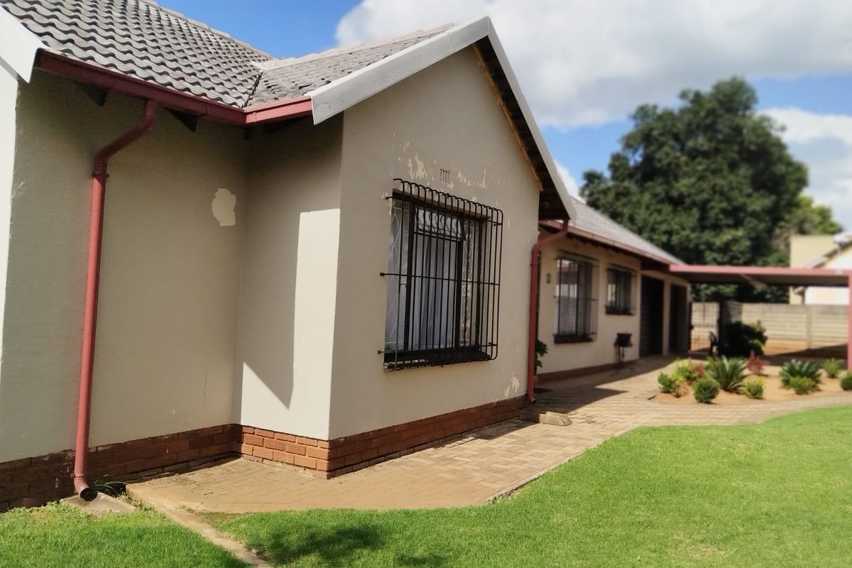 3 Bedroom House to Rent @ Birch Acres - Photo 2