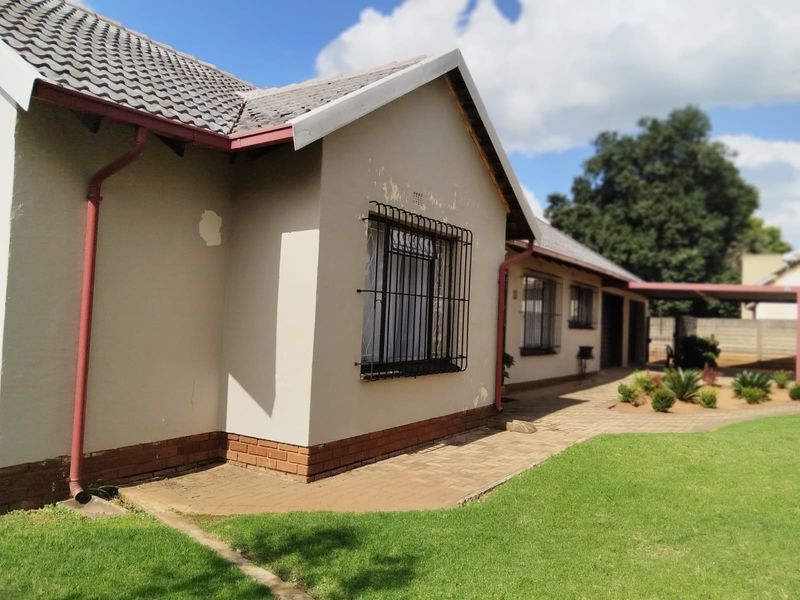 3 Bedroom House to Rent @ Birch Acres - Photo 2