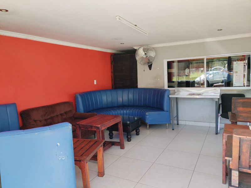 Guest House/Bed & Breakfast with Liquor License and Small Restaurant/Takeaway in Kempton Park West - Photo 2