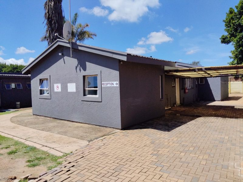 Guest House/Bed & Breakfast with Liquor License and Small Restaurant/Takeaway in Kempton Park West - Photo 3
