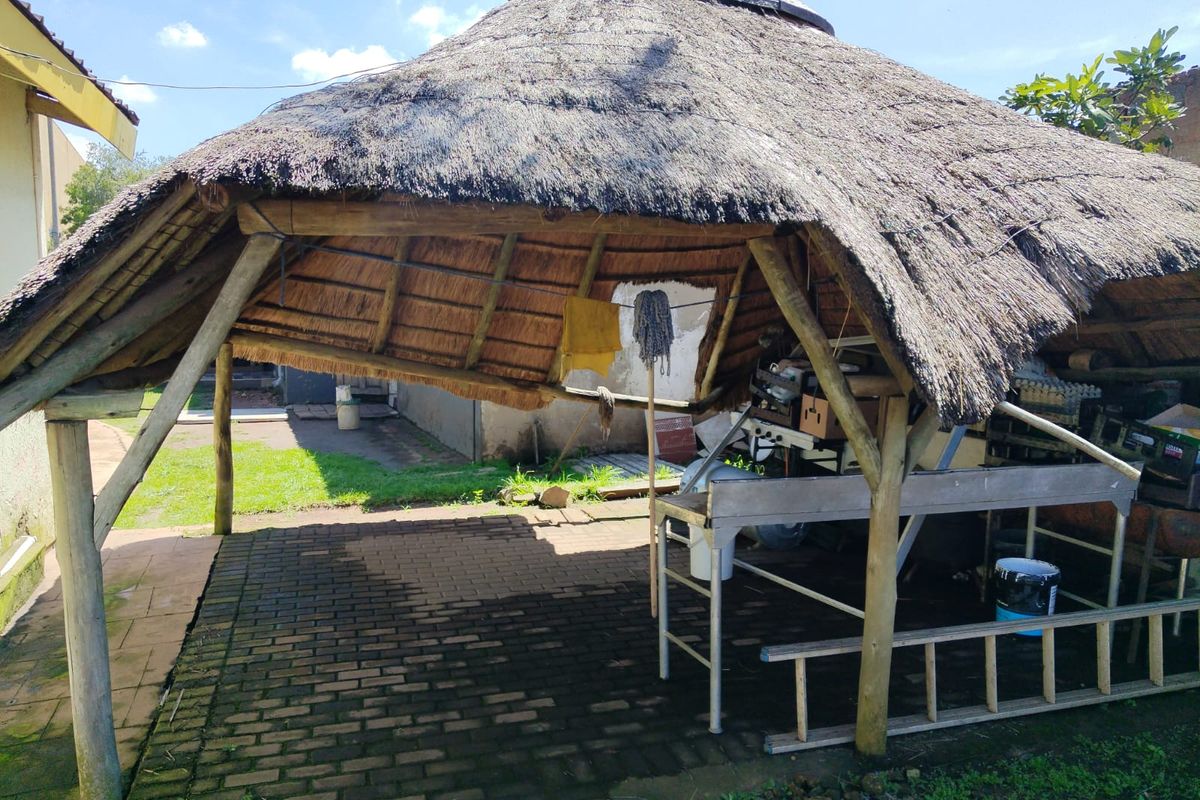 Guest House/Bed & Breakfast with Liquor License and Small Restaurant/Takeaway in Kempton Park West - Photo 5