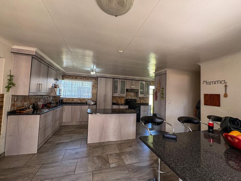 Stunning four bedroom home for sale in Brakpan North - Photo 5