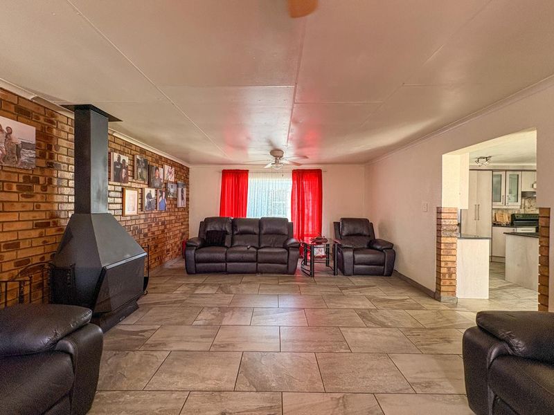 Stunning four bedroom home for sale in Brakpan North - Photo 10