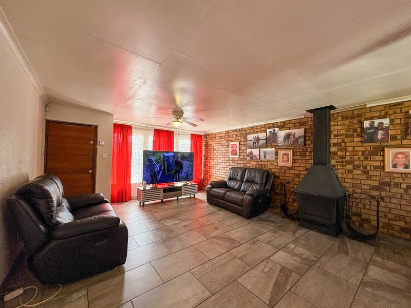 Stunning four bedroom home for sale in Brakpan North - Photo 9