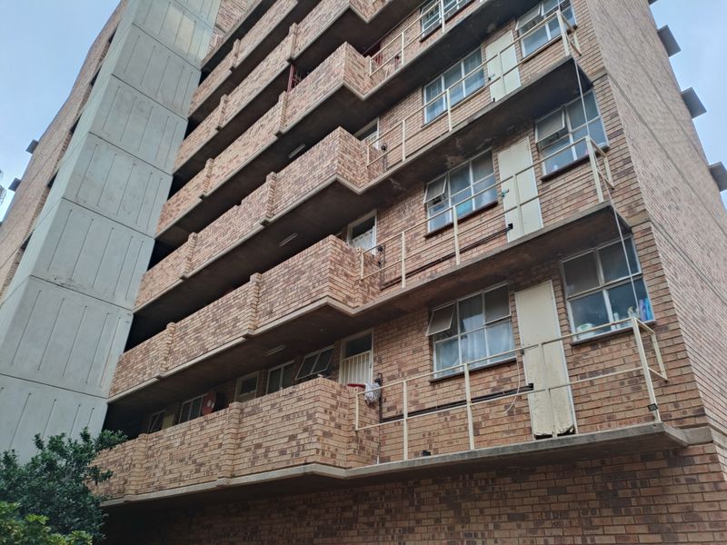 Flat For Sale In Pretoria - Photo 2