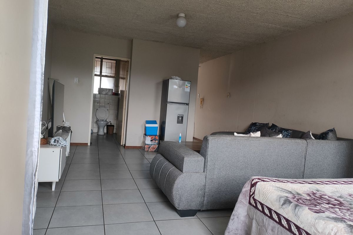 Flat For Sale In Pretoria - Photo 4