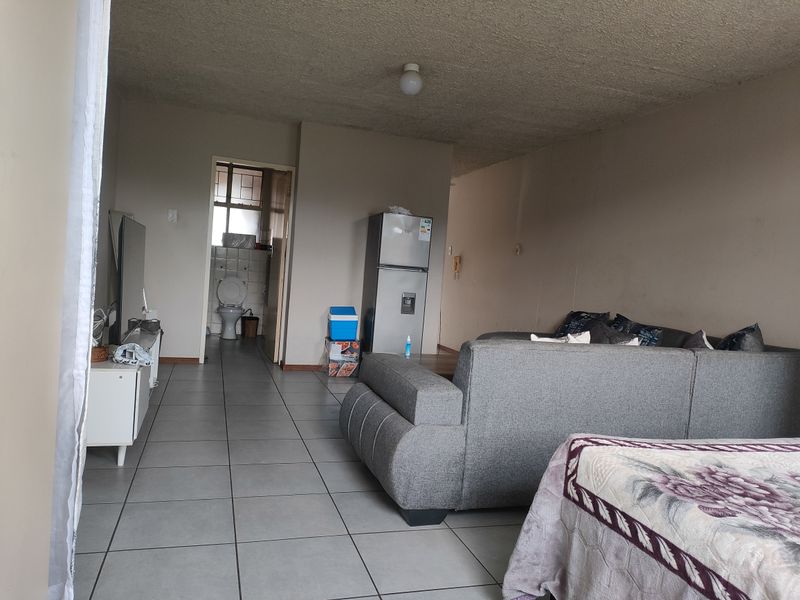 Flat For Sale In Pretoria - Photo 4
