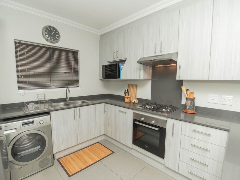 Stunning Modern Unit in Secure Estate - Photo 10