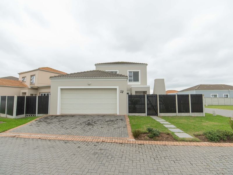 Stunning Modern Unit in Secure Estate - Photo 2