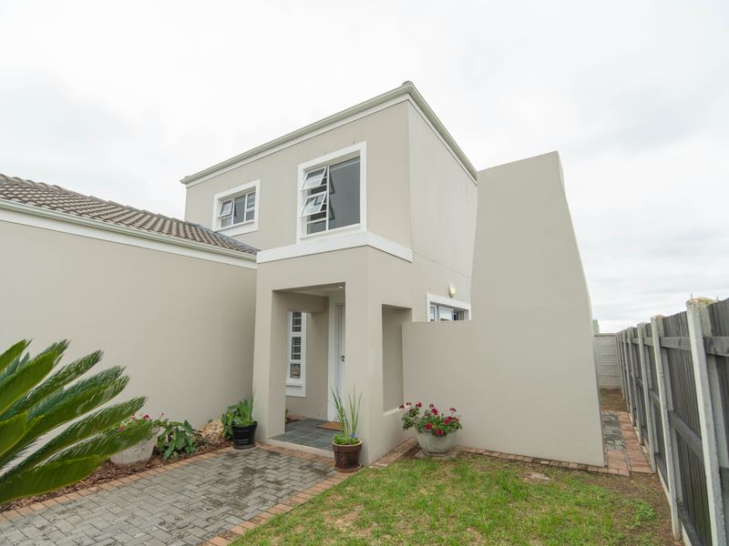 Stunning Modern Unit in Secure Estate - Photo 3