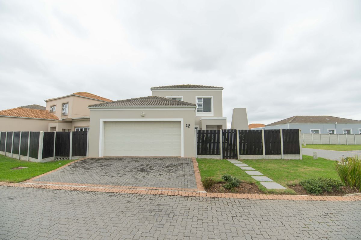 Stunning Modern Unit in Secure Estate - Photo 2