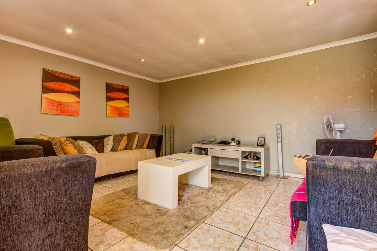 Sectional Title For Sale In Tembisa - Photo 3