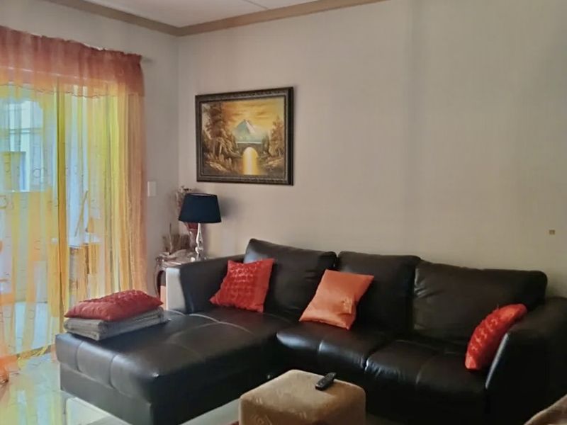 2 bedroom upmarket apartment for rent. - Photo 2