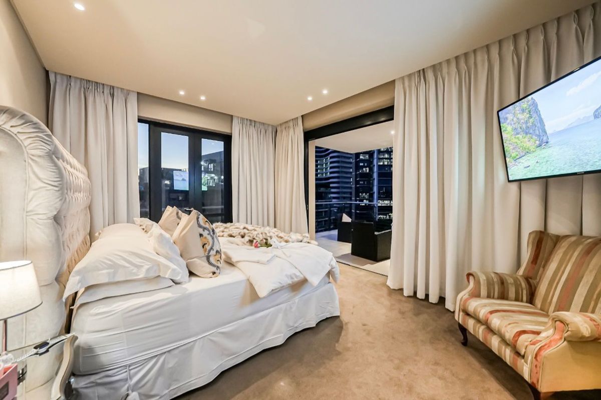 Luxury Fully Furnished 2-Bedroom Apartment – Sandton Emperor (7th Floor) Size: 162 sqm - Photo 5