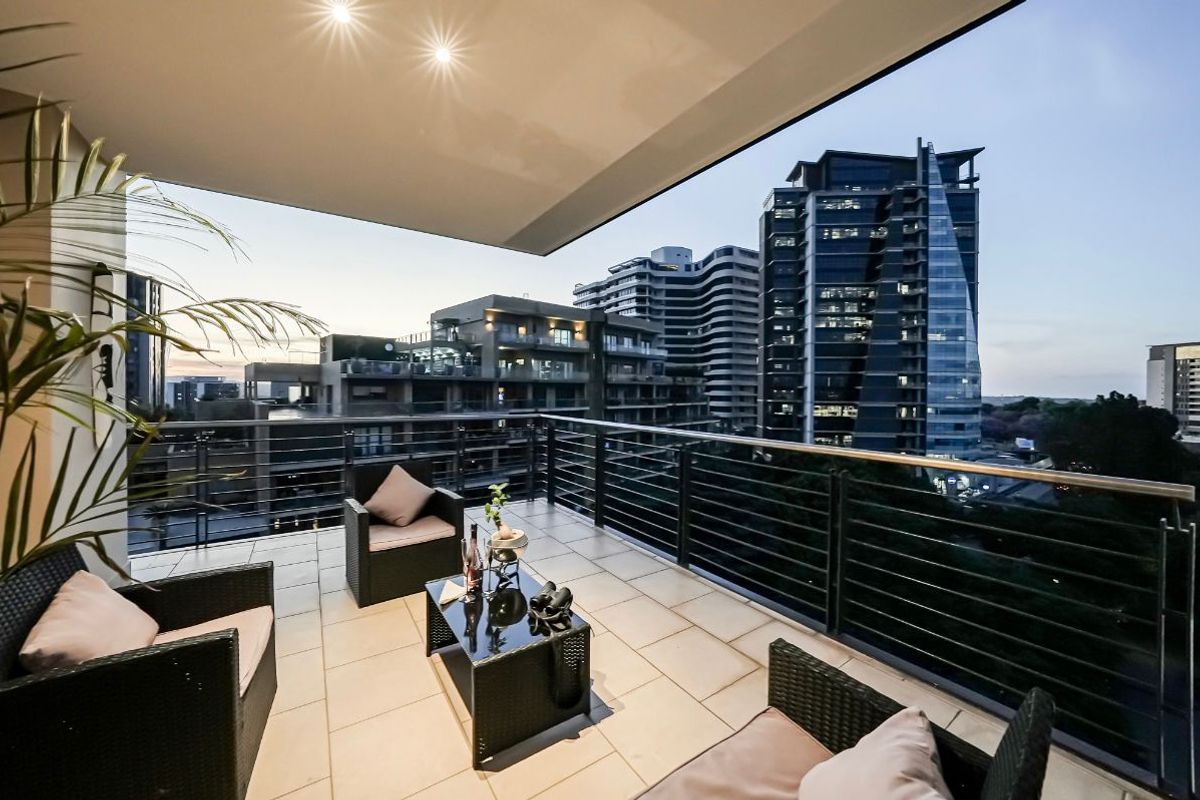 Luxury Fully Furnished 2-Bedroom Apartment – Sandton Emperor (7th Floor) Size: 162 sqm - Photo 2