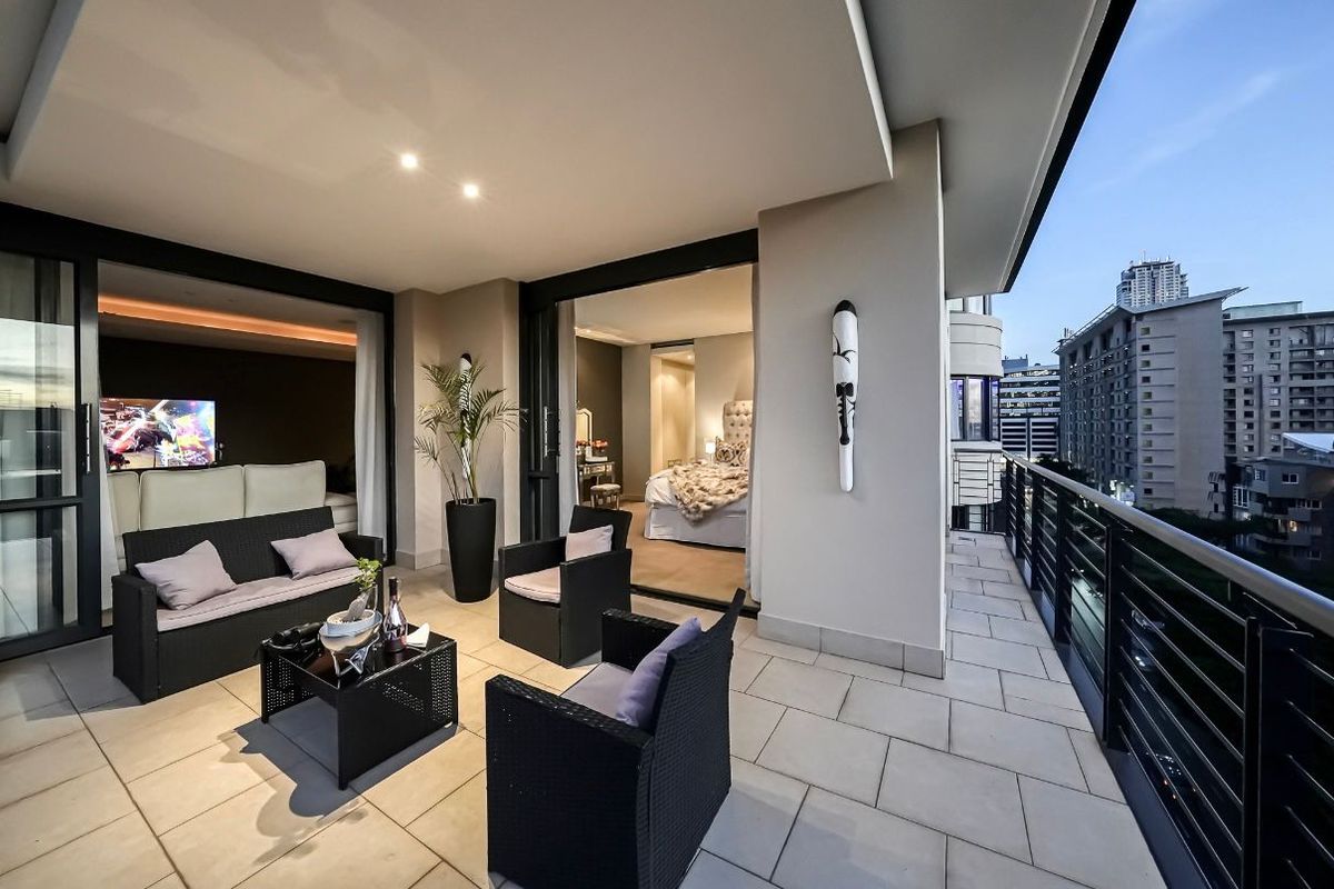 Luxury Fully Furnished 2-Bedroom Apartment – Sandton Emperor (7th Floor) Size: 162 sqm - Photo 4